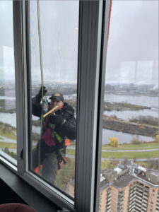 Window washers Ottawa